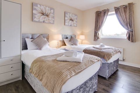 Family Apartment, 2 Bedrooms | 2 bedrooms, iron/ironing board, free WiFi, bed sheets