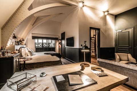 Suite 19 | Premium bedding, minibar, in-room safe, individually decorated