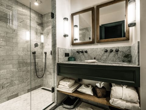 Suite 23 | Bathroom | Designer toiletries, hair dryer, bathrobes, towels