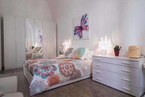 Triple Room | Premium bedding, desk, soundproofing, free WiFi