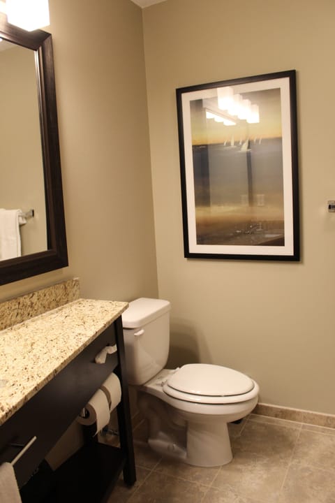 Deluxe Room, 2 Queen Beds | Bathroom | Towels