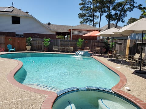 Private pool & spa

