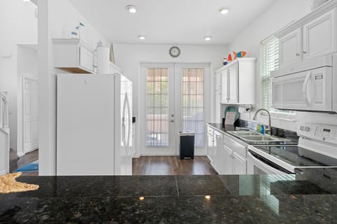 Fully equipped kitchen