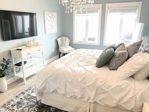 Master bedroom with King bed (new pillow-top mattress)  and smart TV