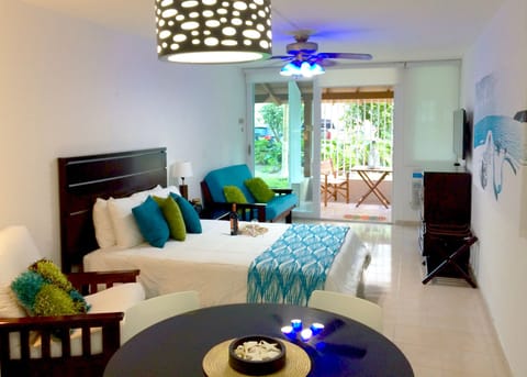 Cozy Ground floor cabana with balcony steps to the pool and beach!