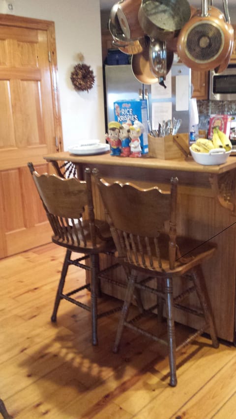 breakfast bar to serve buffet style or as a Bar to dine