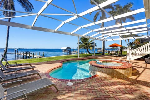 Vacanza Rentals - Villa Bel Air pool and spa area