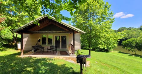 Fireflies Cabin along the NewRiver