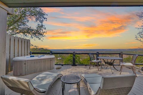 Romantic deck with hot tub and views!