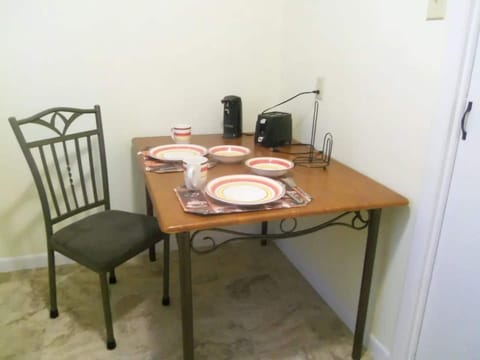 Kitchen W/ Plates 2 chairs