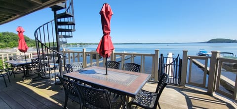 Lakefront living with 160 ft long dock available for use throughout your stay!