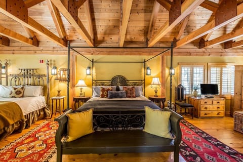 The apartment is located in the heart of the Restaurant District.