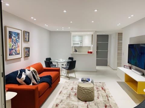 Completely Remodeled Ocean View Luxury Apartment 