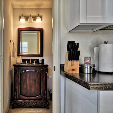 Entrance to full bathroom