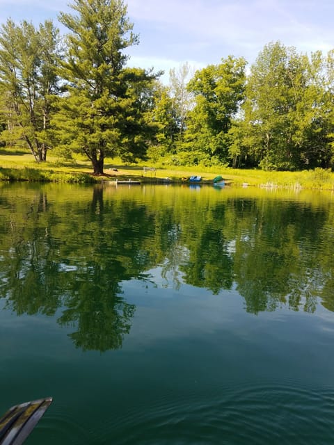 PRIVATE POND ALL TO YOURSELVES! KAYAKS, FLOATS & WATER LOUNGERS!!