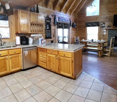 Large kitchen, fully equipped