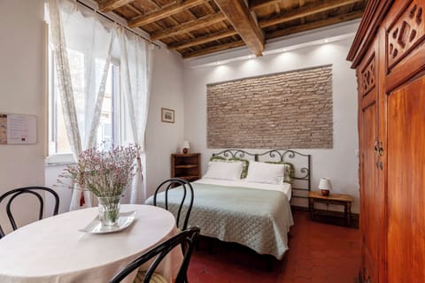 Sunny Bedroom with confortable double bed.
