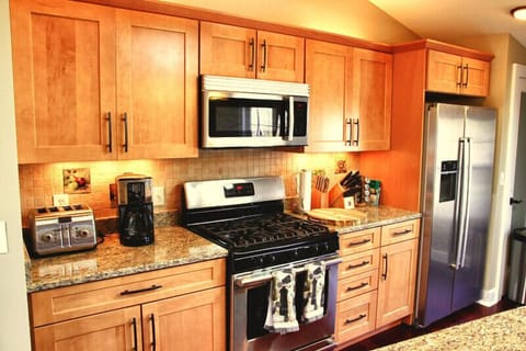 New chef's kitchen w/ high-end granite counters, maple cabinets & SS appliances 