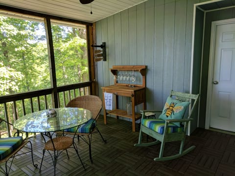 Big screened in back porch with mini-bar