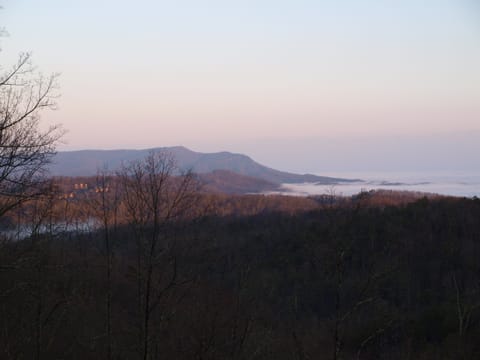 Mountain Views! Nightly Fireworks.