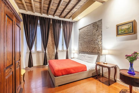 First bedroom with double bed (200x160 cm - 79x63 in), AC, and sofa.