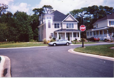 Front View of 4Br 3.5B Den, Loft, and 2 Car Garage Home, private wooded Backyard