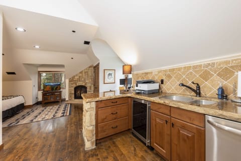 Harding Suite kitchenette