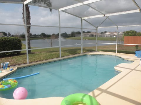Beautiful Sunny Private Pool ( Heatable)