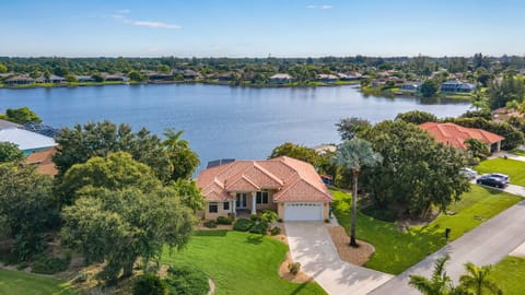 Beautiful Villa Lake View!