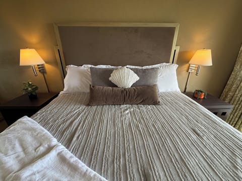 King size bed with Egyptian cotton linens