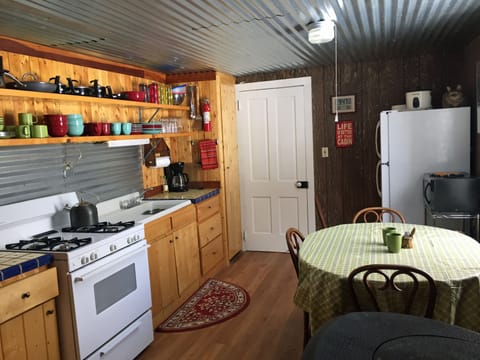 Resupplied kitchen with all new Caphalon Cookware