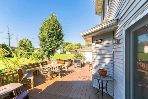 Relax on the treated wooden deck or stroll through the manicured tropic garden.