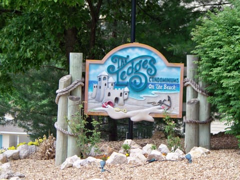 The Ledges Condos - A very popular condo complex at the Lake!