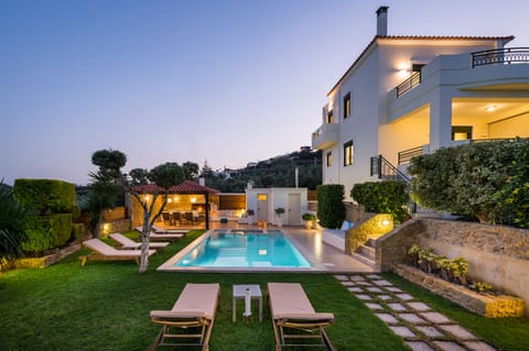 Private-Luxury Villa with Heated Pool&Jet Spa!!! Incredible Exteriors!