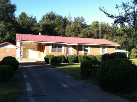 Beautiful location 200 feet from Spring Creek. Comfortable and well maintained.