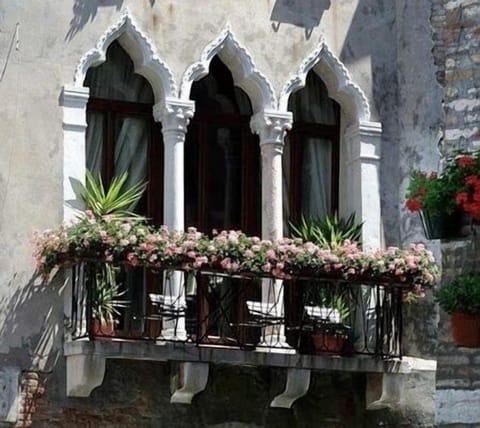 The balcony 