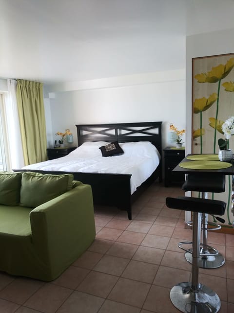 King Bed. Bar Counter. Unit very Spacious, moreso than it may look!