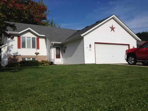 Comfortable Home in Quiet Cul-de-Sac