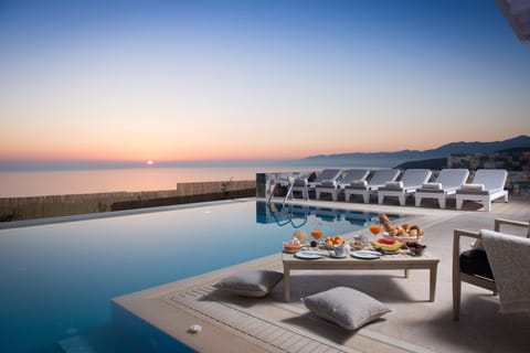 Villa Seaview by sunrise with breakfast by the pool & panoramic seaview