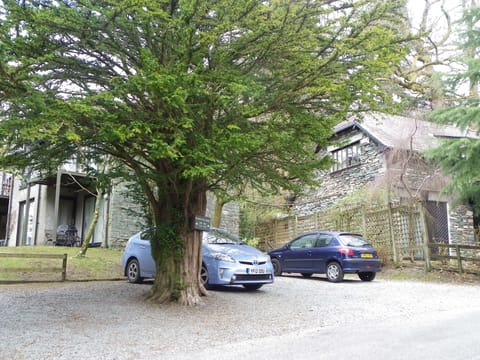 Neaum Crag Court is a small group of 16 flats set within the Neaum Crag Estate.