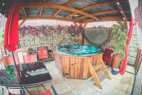 Spacious eating area under the Gazebo, easy access to enter Hot-Tub