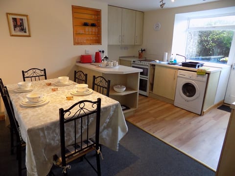Kitchen diner with door onto garden