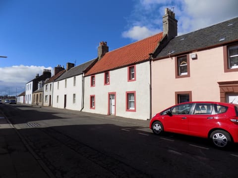 Pretty terraced cottages in Colinsburgh