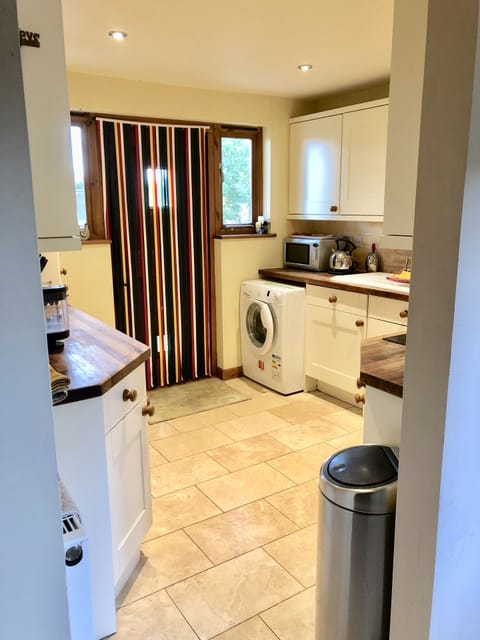 Fully fitted kitchen