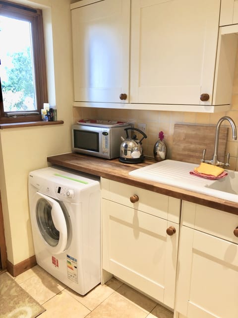 Fully fitted kitchen