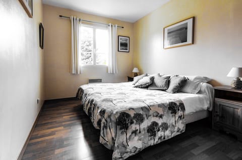 Bedroom 2 sleeps 2 either double or single configuration. On ground floor. 