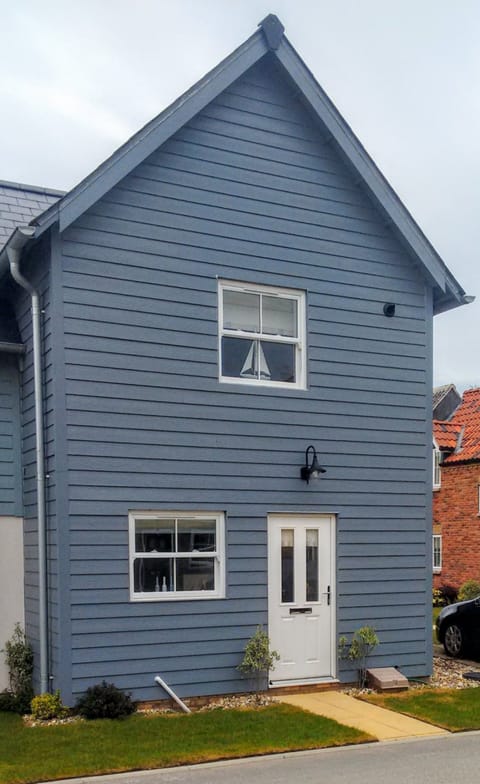 Front view of Beachcomber Cottage