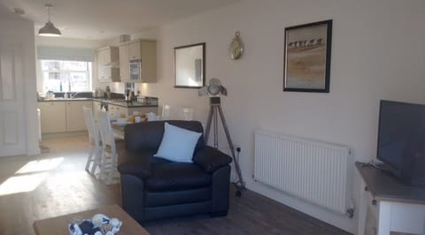 Lounge, dining and kitchen