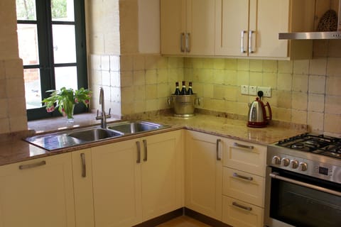 Enjoy cooking & entertaining whilst your on holiday? You won't be disappointed.