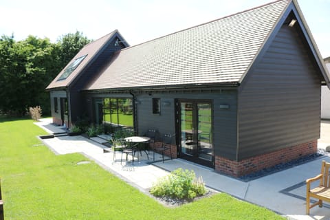 The Bull Pen: easy parking, tranquil meadowland view and good WiFi (70mb/s)